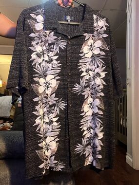 Men’s Black & Gray Hawaiian Shirt